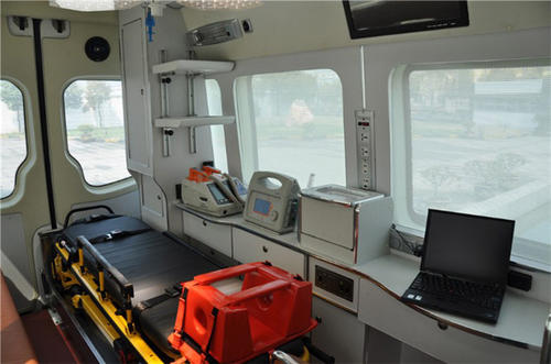 贡山救护车内部